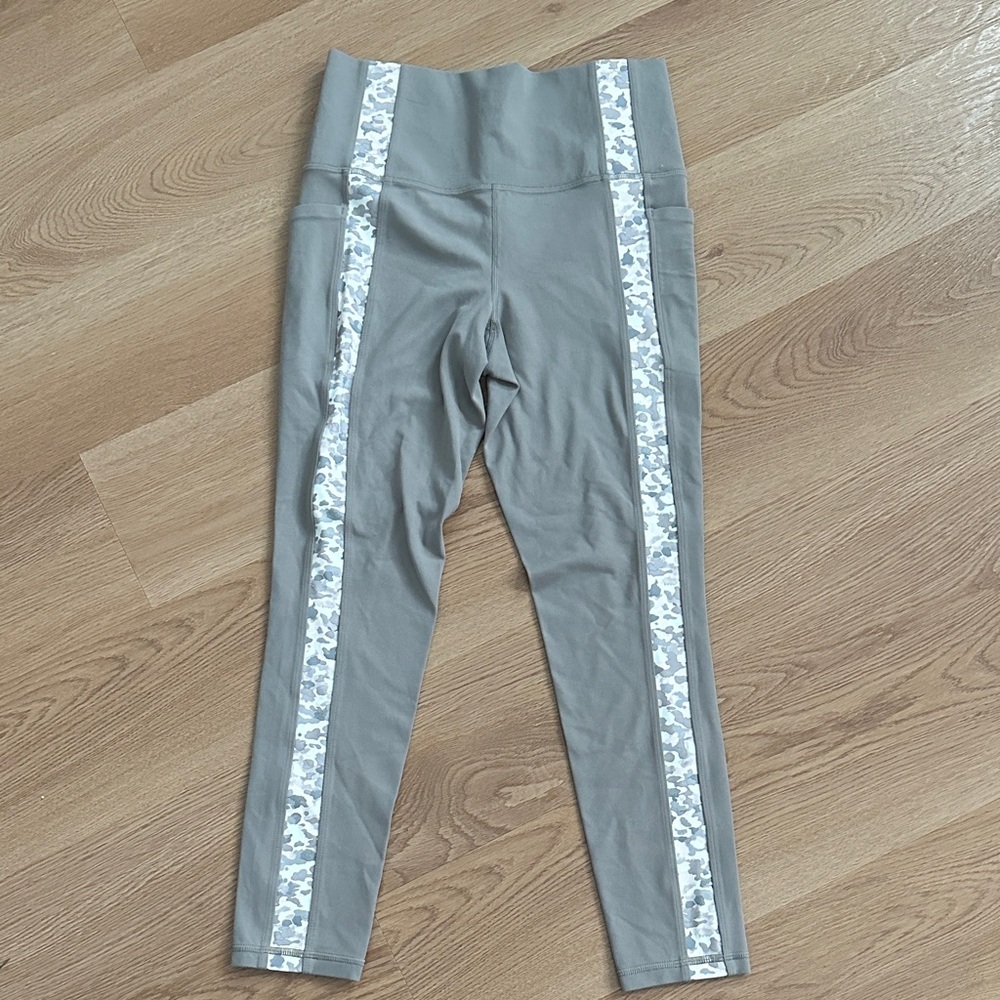 Athleta Women’s Salutation stash High Rise Gray Leggings with Subtle Pattern